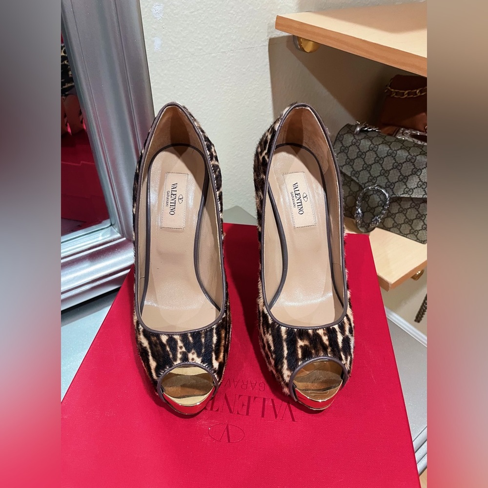 100% Authentic Valentino Heels size 36.5 - Picture 2 of 5